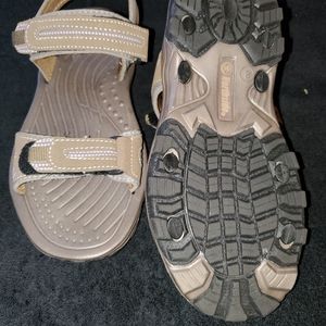Size 8 women's Northside Sandals like new
